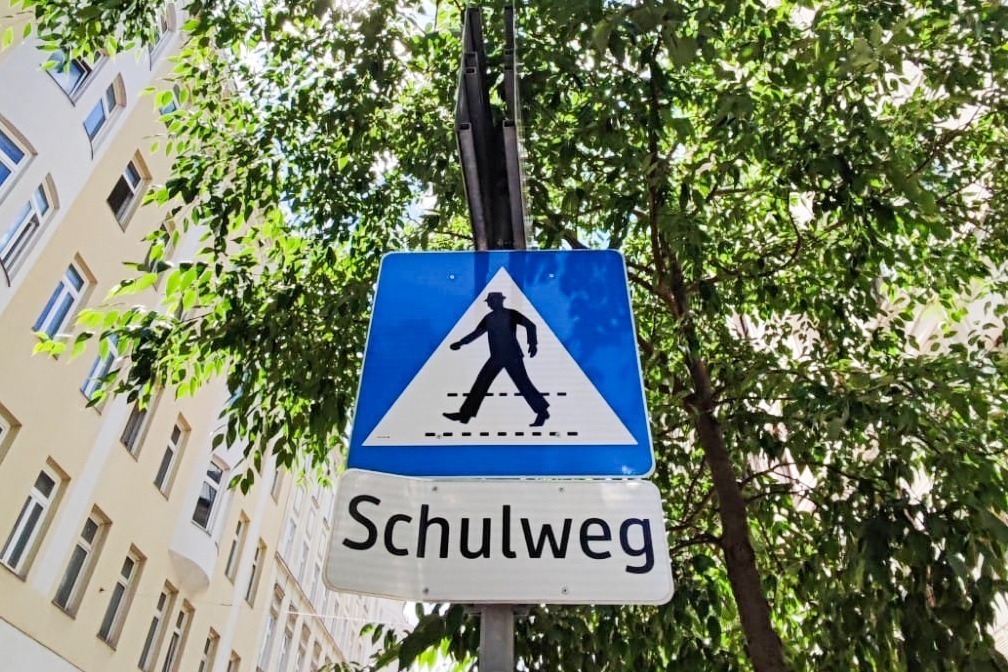 Schild Schulweg