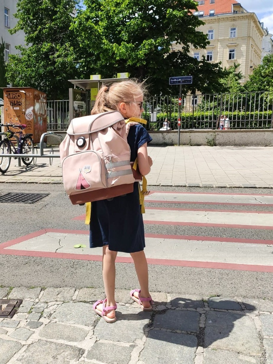 Schulweg alleine bewältigen alleine in die Schule gehen