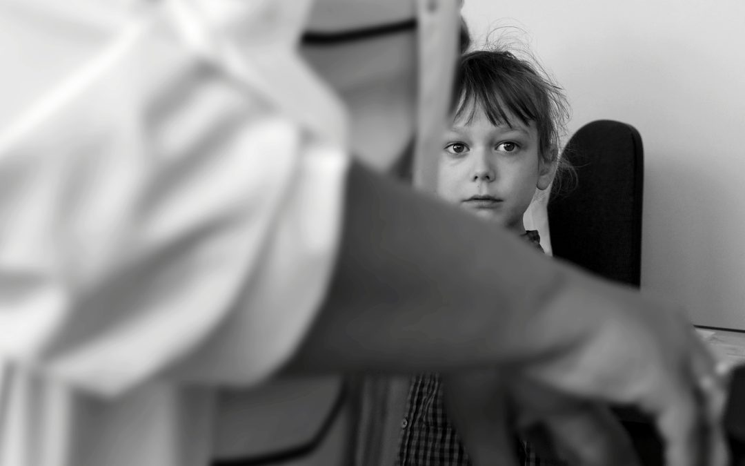 Leise Gewalt bei Kindern: Was Eltern und Pädagog*innen wissen sollten